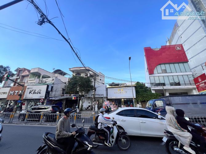 Bán căn nhà MT đường Võ Văn Ngân TĐ 240m2 / 30 tỷ - 1