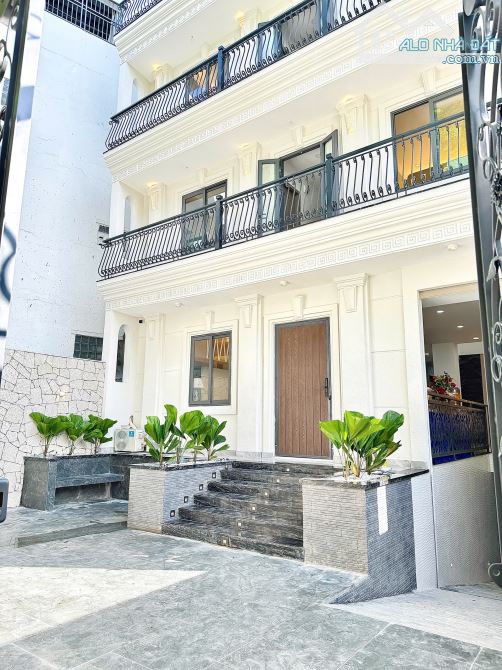 PHÒNG MỚI XÂY BANCOL TWIN SUITE FULL NỘI THẤT NGAY CÔNG VIÊN LÀNG HOA - 1