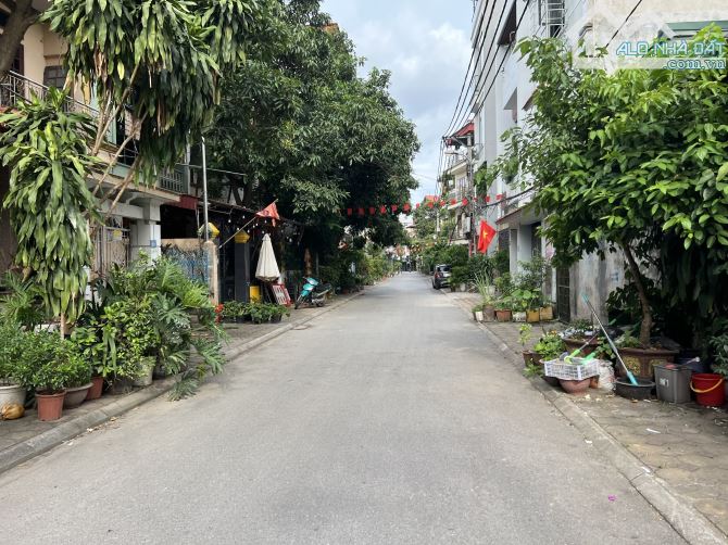 Cần bán gấp mảnh đất hai mặt thoáng tặng căn nhà 3 tầng cũ mặt ngõ 62 đường Trâu Qùy - 1