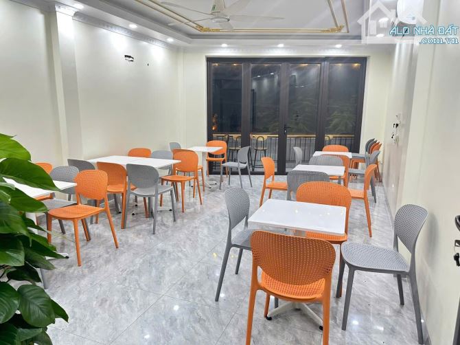 Nhà cực hot mặt đường Hồ Sen, view cực đẹp khi đứng nhìn từ ban công, cần cho thuê gấp - 1
