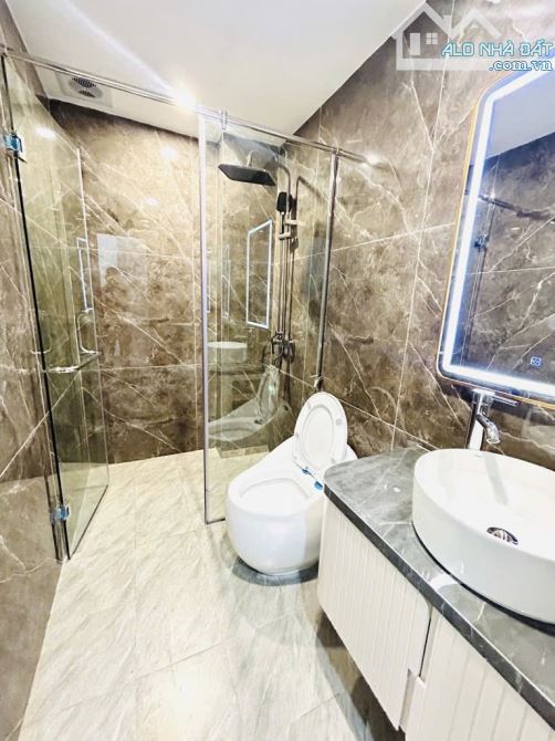 Nhà 6 tầng Nguyễn Sơn-Chương Dương Long Biên. DT 63m2 x MT 5.8m. Ô tô vào nhà, giá 12.9 tỷ - 1