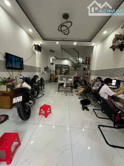Nhà 4 tầng - cho thuê 15trtháng gần chợ Hoà Hưng- Tân Bình – hẻm dân trí-  Giá chỉ 6,x tỷ - 1