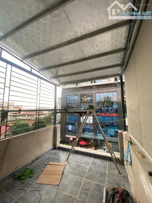 Cho thuê nhà riêng mặt đường Nguyễn Tuân, Q. Thanh xuân 30m, 5 tầng, thang máy, giá 50tr - 1