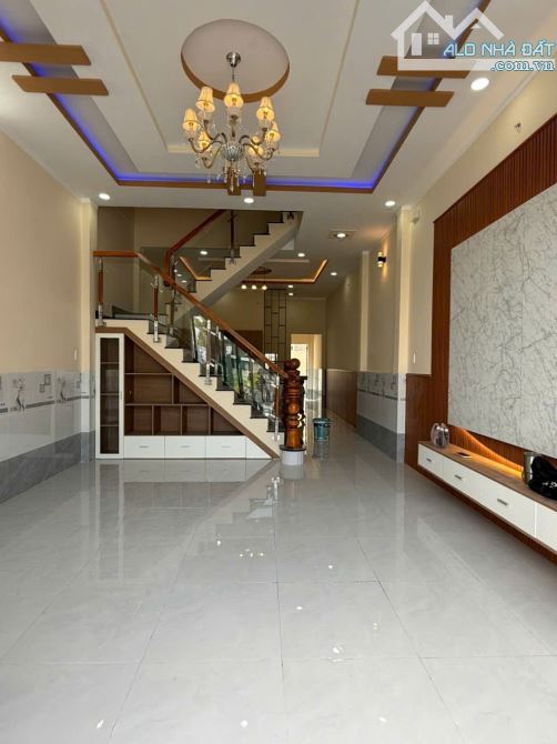 Bán nhà 1 trệt 1 lầu dt 112m2 full thổ cư ,giá 1ty750 tại mỹ hạnh nam long an. - 1