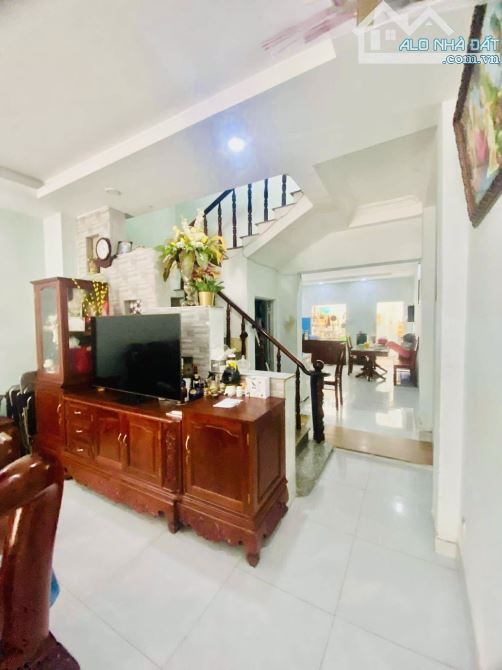 Bán Nhà Ngay CVPM Quang Trung Q12 -90 M2( 4,5 x22)- 3Tầng- HXH 6m - Chỉ 5,46Tỷ. - 1
