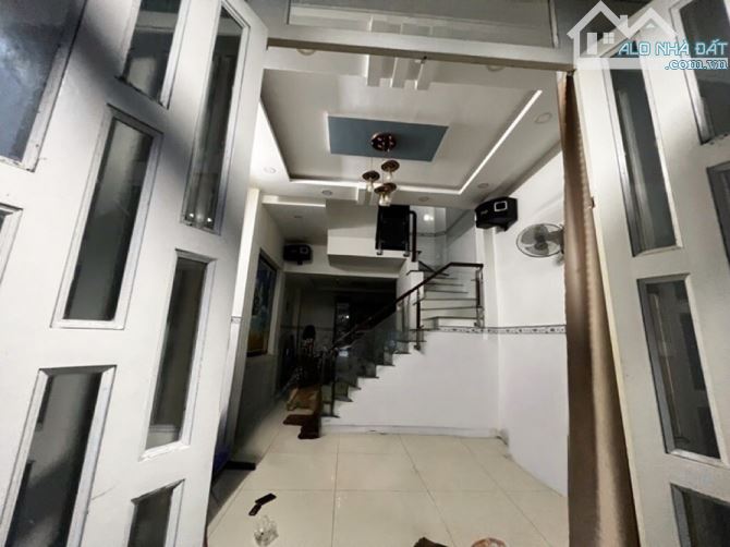 NHÀ 2 TẦNG NGAY QL 13 -ĐỐI DIỆN VẠN PHÚC -HẺM XE HƠI THÔNG CHỈ HƠN 4 TỎI XÍU - 1