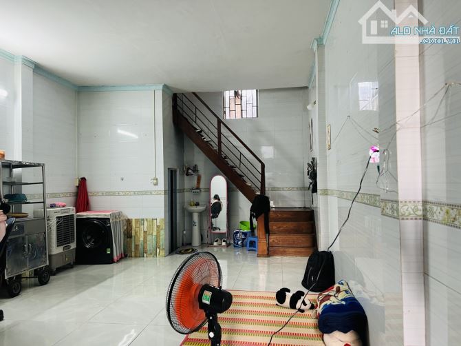 Nhà 2 tầng mặt tiền Nguyễn Thị Minh Khai 103m2 giá rẻ đầu tư kinh doanh - 1