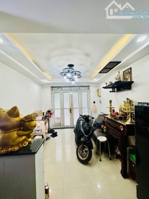 Nhà Phố Quận 1 - Nở Hậu - Vị trí đẹp hẻm thông - 1