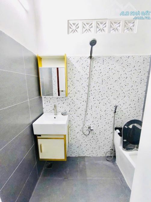 Nhà đẹp Bình Đông, hẻm đẹp 3 gác 1 trục thẳng, diện tích 54 m2, 3PN, nhỉnh 4 tỷ . - 1
