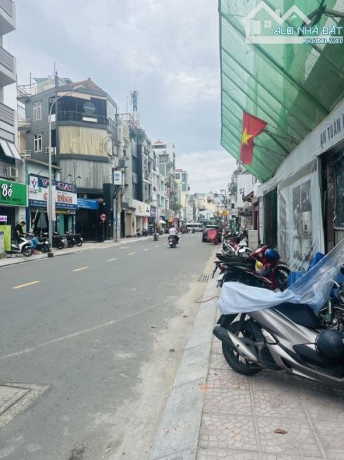 Quận Phú Nhuận - Bán gấp căn hộ nhà mặt tiền TPHCM, khu kinh doanh, giá tốt - 1