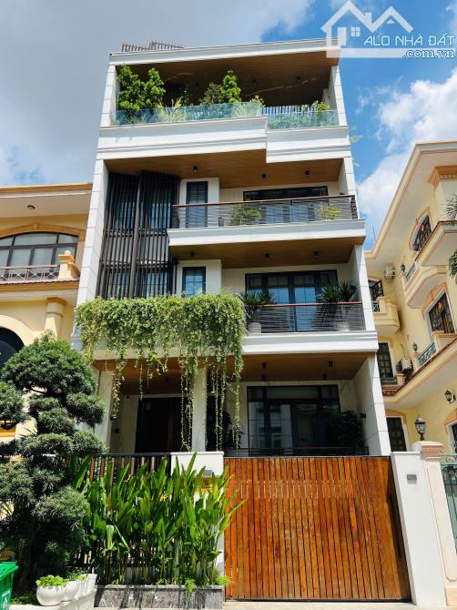 Siêu Biệt Thự Khu compuond Nguyễn Trọng Tuyển P.1 Q Tân Bình, 8 x 20, Hầm 4 tầng  70 tỷ - 1