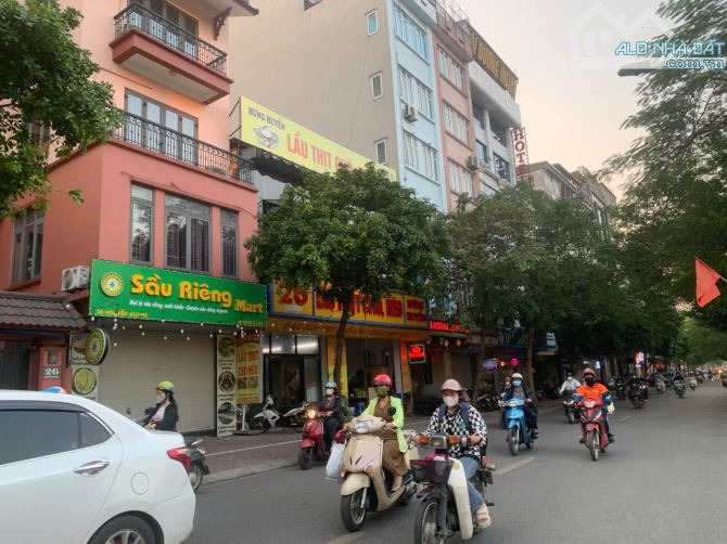 Chính chủ bán gấp 64m2 đất mặt đường Nguyễn Khang, lô góc 3 thoáng, vỉa hè 2 bên giá 36 tỷ - 1