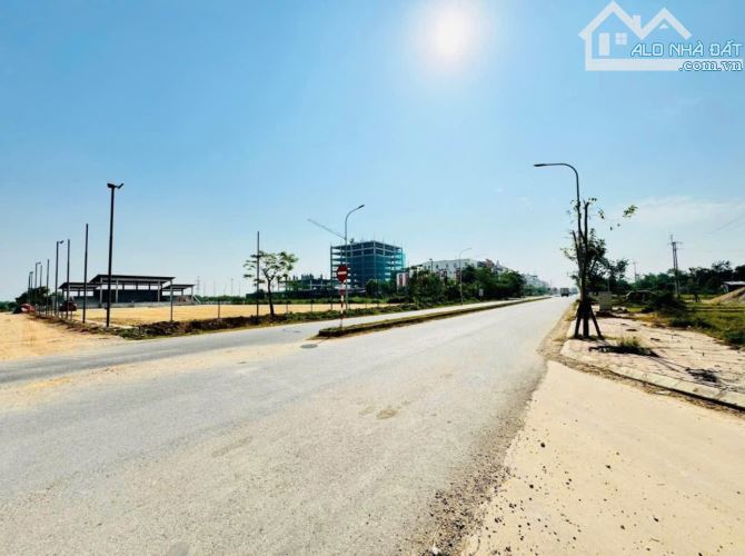 💥💥💥 MẶT ĐƯỜNG NGÔ MIỄN - VIEW SÂN BÓNG - KĐT KIM HOA - ĐẤT ĐẤU GIÁ - 124m2💥 - 1