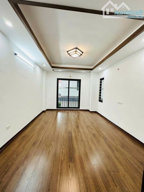 Cho thuê nhà nguyên căn 4 tầng + tum, Thạch Bàn - 30m², 3 ngủ - 9 triệu/tháng - 1