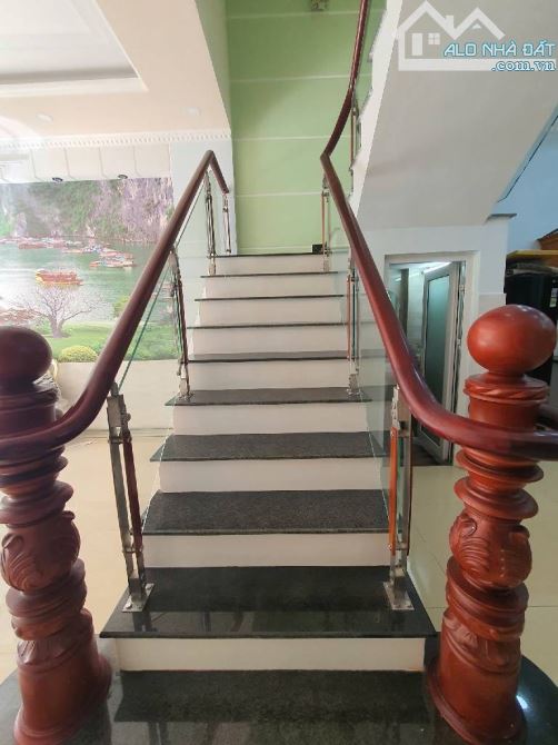 Nhà 3 Tầng Dĩ An. 4PN,5WC, MT Kinh doanh, Đường 8M , Hơn 5 tỷ - 1