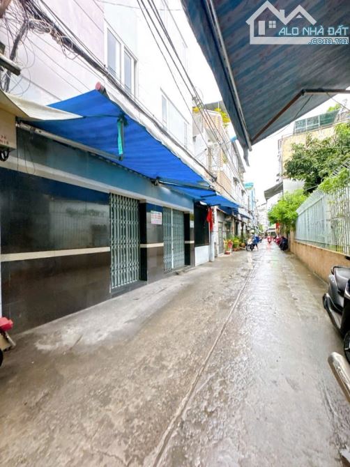 Xe hơi tới nhà cũ Quận 4 DT 100m - Ngang 4m - Đoàn Văn Bơ Sổ hồng không quy hoạch - 1