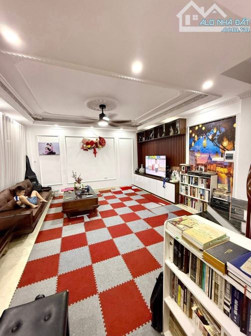 BÁN NHÀ TÂY SƠN –35M2**6 TẦNG - Ô TÔ ĐỖ CỔNG – 30M RA Ô TÔ TRÁNH – FULL NỘI THÁT - HƠN 9TỶ - 1