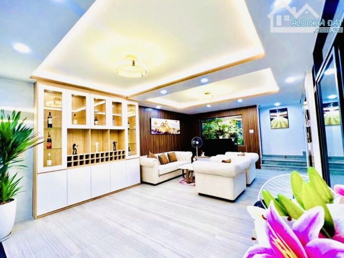 SIÊU PHẨM SÁT MẶT TIỀN - 7 CHỖ VÔ NHÀ - THANG MÁY NHẬP - NGAY VINCOM QUANG TRUNG, BV 175. - 1