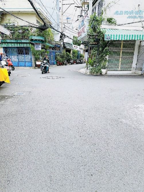 Bán nhà hơn 8 tỷ, 96m2, Trịnh Đình Trọng, Quận Tân Phú, hẻm xe tải thông - 1