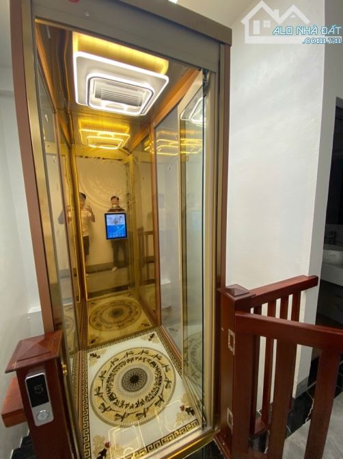 42m.5 tầng. 8,9 tỷ. Phân lô. Thang máy. 10m ra Ôtô tránh. TT Tăng Thiết Giáp - 1
