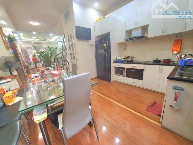 Bán nhà phân lô Chùa Láng, Đống Đa, 78m², ô tô đỗ cửa, giá chỉ 19,2 tỷ chủ nhà bán kín - 13