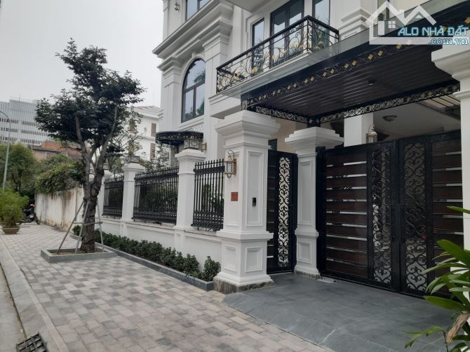 Bán nhà biệt thự vườn đào mặt phố Lạc Long Quân, Tây Hồ Tây, 400m2, 5T, MT 18m - 150 tỷ - 2