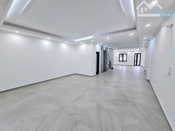 BÁN NHÀ NGUYỄN PHONG SẮC 65m2 × 7T THANG MÁY - GARA 2 Ô TÔ, 2 Ô TÔ TRÁNH + HAI THOÁNG - 2