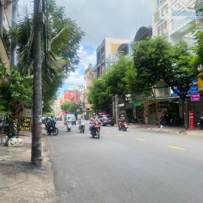 Bán gấp nhà mặt tiền 163 Nguyễn Hồng Đào, P14, Tân Bình (4x16m) nhà 3 lầu - Giá bán 18 tỷ - 2