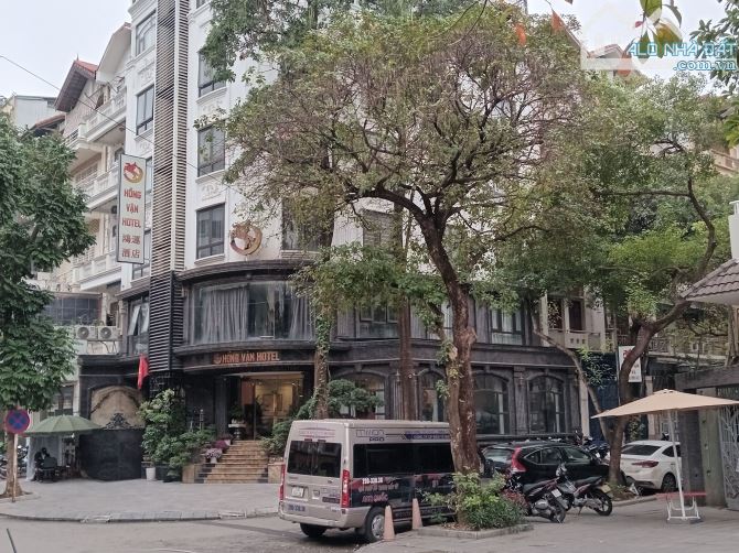 Bán biệt thự xây thô Trung Hoà, 6 Ô tô tránh, 320m2 - 4 tầng - 1 hầm - MT 16m, Giá 109 tỷ - 2