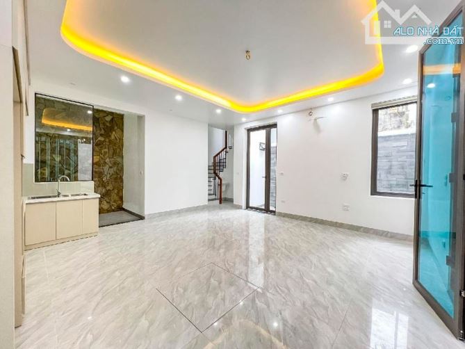 GIẢM KỊCH SÀN - NHÀ HOÀNG HOA THÁM , VÀI BƯỚC RA OTO, 38M2 x 6T,  CHỈ 9.2 TỶ - 3