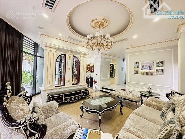 Biệt thự đơn lập KĐT Dịch Vọng - trục chính 5 làn ô tô - view công viên - 320m2 - 95 tỷ - 2