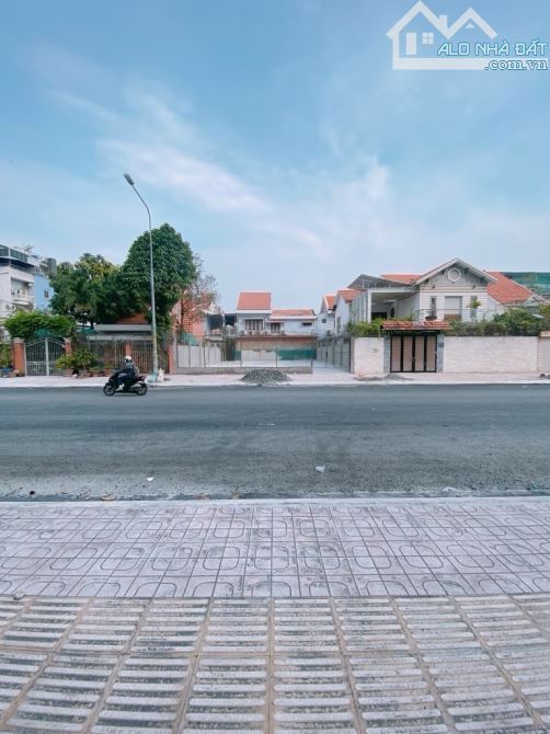 Bán Nhà Đất Biệt Thự 12 x 18 Tạ Quang Bửu, Quận 8 Đường 30m Kinh doanh Sầm uất