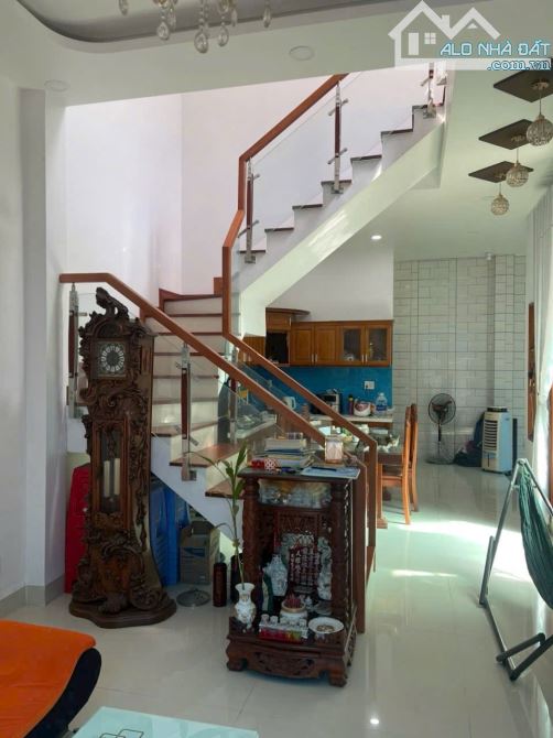 GẦN 20/10 A CHỦ BÁN GẤP CĂN NHÀ DT 8x15M GIÁ 2 TỶ 440 Triệu. ĐỂ MUA QUÀ TẶNG VỢ - 2