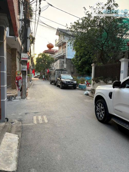 Đất đẹp đường thông ô tô tránh giá rẻ ngõ Phố Thượng Thanh DT 74.5m2 . Giá 12.5 tỷ - 2