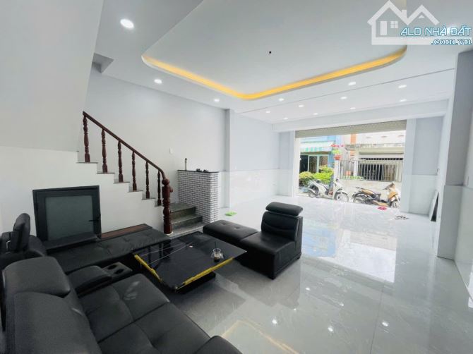 Nhà 5,5x17m, ô tô đậu cửa, gần Viettel Nguyễn Sơn, 6.6 tỷ - 2