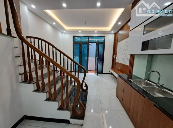 Bán nhà Huỳnh Cung, Thanh Trì diện tích 30m2, 5 tầng, Ô tô gần - 2