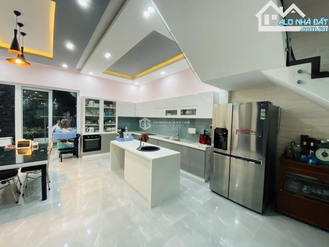 BÁN NHÀ 2 LẦU ĐẸP, HIỆN ĐẠI HẺM 2 Ô TÔ BÌNH GIÃ, DIỆN TÍCH 191M², GIÁ CHỈ 14 TỶ! - 2