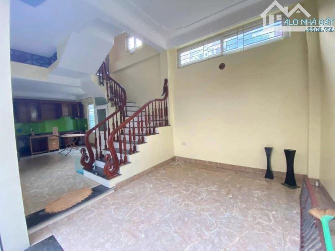 Chỉ 6.3 tỷ có ngay nhà đẹp Kim Giang 35m2* 4pn, gần sân chơi bãi đỗ ô tô, sổ vuông đẹp - 2