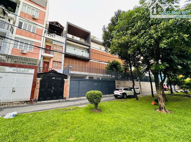 Giảm 30 Tỷ Bán, Đáng Đầu Tư Siêu Biệt Thự Hoàng Việt, 35x22m, CN 750m2, Hầm-5 Lầu, Hồ Bơi - 2