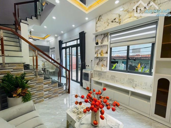 Nhà mới hoàn thiện - 4x10m - 4 tầng - vincom Nam Long - Chỉ 5,5 tỷ - 2