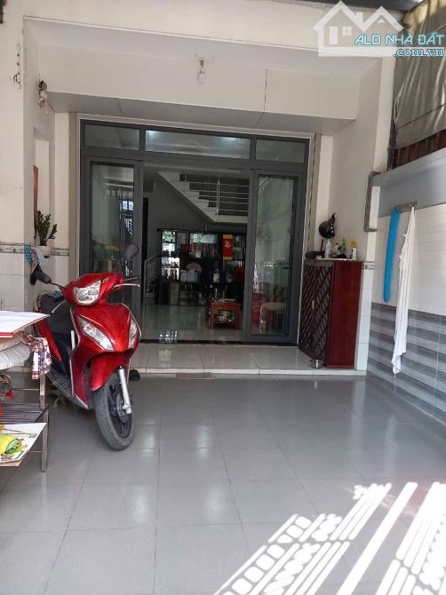 Nhà mặt tiền đường 970 - Nguyễn Duy Trinh, P. Phú Hữu.Q9 - 2