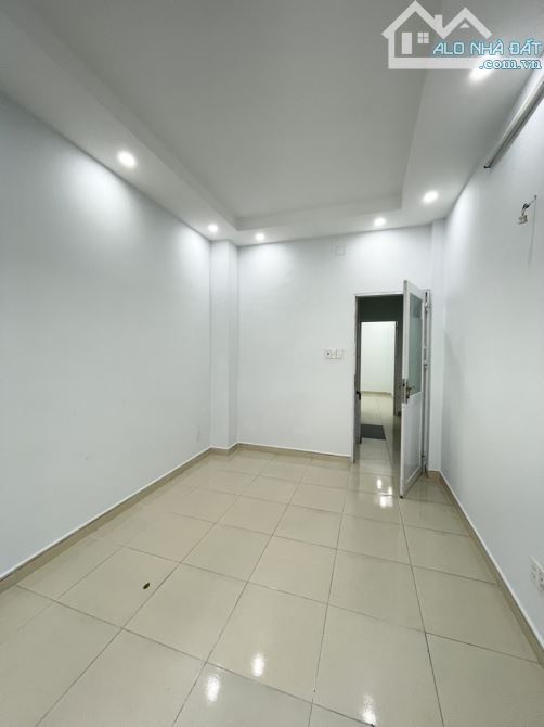 ĐỐI DIỆN NHÀ THI ĐẤU PHÚ THỌ - 45m2, 4 tầng cứng cáp, CHỈ NHỈNH NHẸ 6 TỶ. - 2