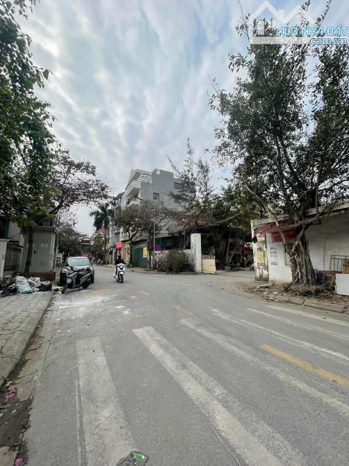 Cho thuê kho xưởng 250m2 2 tầng Sài đồng, điện 3 pha - 2