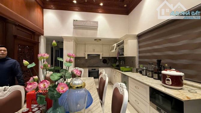 Đầu tư sinh lời: Nhà 5 tầng Long Biên 58m² MT 5m gần cầu Vĩnh Tuy. Ô tô vào, Giá 11.9 tỷ - 2