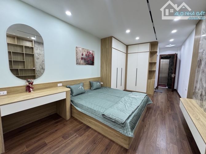Bán nhà dân xây Cầu Giấy 6T thang máy, ô tô đỗ cửa, full nội thất, ở ngay. Giá đầu tư tốt - 2
