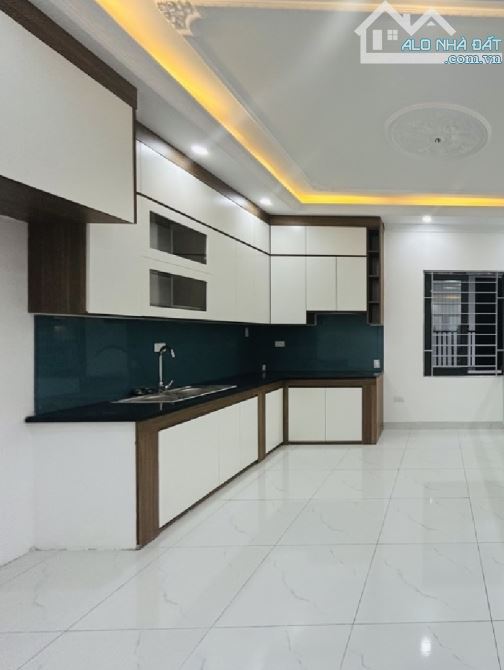 DUY NHẤT - BÁN NHANH CĂN NHÀ NGÕ THÔNG - Ô TÔ TRÁNH, VÀO NHÀ ~50M, TRUNG TÂM NGŨ HIỆP 7.8 - 2
