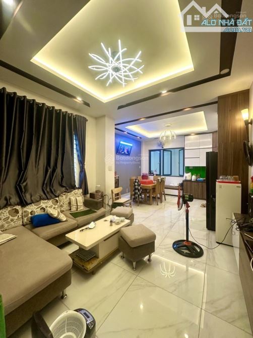 Làng hoa Gò Vấp - NGUYỄN VĂN KHỐI; 65m2 3tầng đúc - HXH đổ cửa - vị trí vàng thuận đi lại - 2