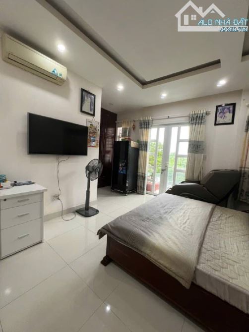 Huỳnh Tấn Phát Q7 – Nhà 4 Tầng 156m² – SHR – Hẻm Xe Hơi Thông – Giá Chỉ 7,8 Tỷ - 2