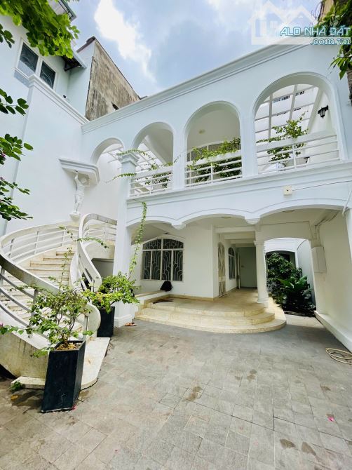 Bán Biệt Thự 230m2( 8x30 ) Hẻm Vip 38 Nguyễn Văn Trỗi-Sát Quận 1-Quận 3-Dạng Biệt Thự Cổ - 2