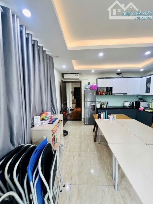 nhà mặt ngõ Ô tô tránh.2 thoáng trước sau Đội Cấn Ba Đình.DT:61m2 x 6T..MT:4,2M.. giá24,5 - 2